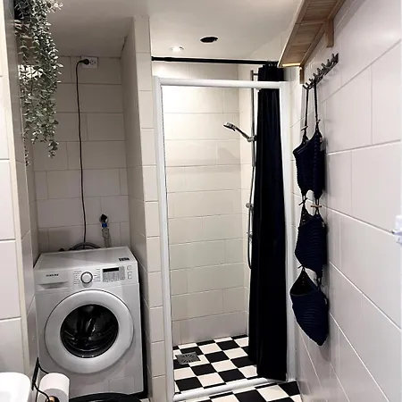 Centrally Located 2-bedroom In Oud-west *