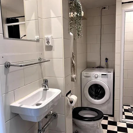Apartman Centrally Located 2-bedroom In Oud-west