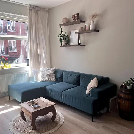 Centrally Located 2-bedroom In Oud-west Appartement *